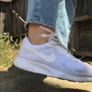 NEW NIKE WOMENS Tanjun Running Shoes 812655 402 sz 7 paramount NEW NIKE WOMENS Tanjun Running Shoes 812655 402 sz 7 paramount